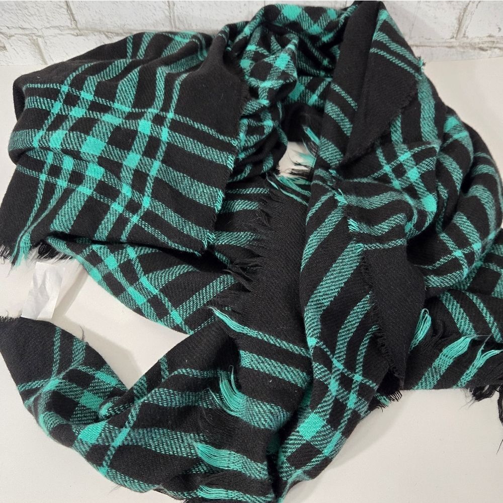 Black and green blanket scarf‎